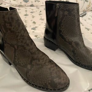 Ankle boots- like new